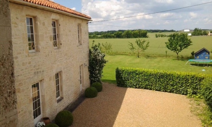 Landrais Otro | Farmhouse - Traditional Farmhouse near La Rochelle. beaches 20 mins and a pool.