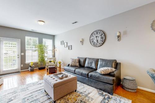 Winston - Salem Casa | Farmhouse