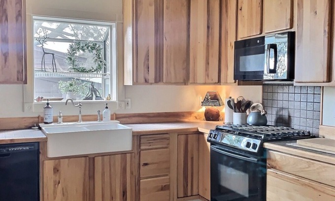 Cloudcroft Casa | Farmhouse Victorian Perfect Cloudcroft Location!