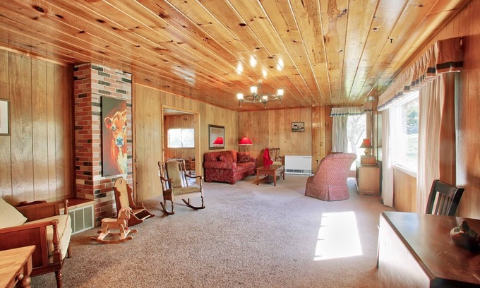 Careywood Casa | Farmhouse W/ Sheep, Llamas & donkey on the property. Spacious W/ game room!