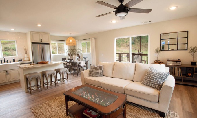 Santa Ana Heights Otro | Farmhouse with 360° Nature Views in Trabuco Canyon