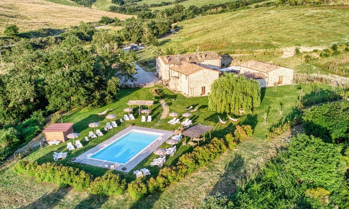 Radicofani Otro | Apartamento en una residencia con piscina, apartamento de escoba