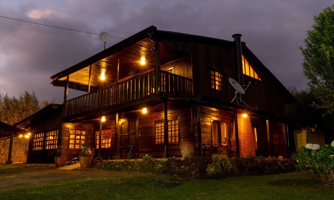 Poas Volcano National Park Cabina | FARMLAND PARADISE, Poas Volcano 4-bedroom cabin