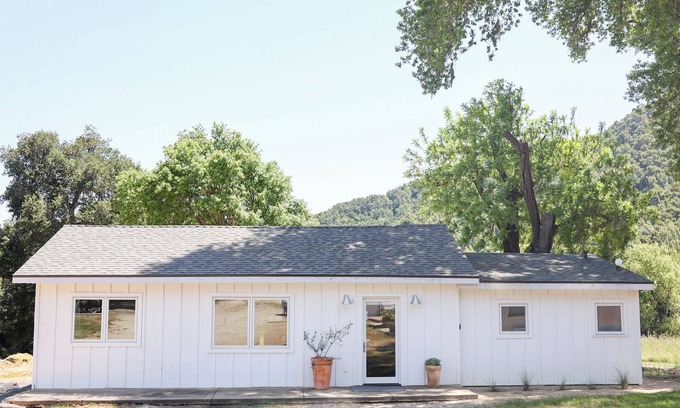 Templeton Casa | Modern Farmhouse Quintessential Paso Robles Experience