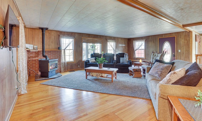 Dundee Cabaña | Farmyard Stays Dundee Home Near Hiking