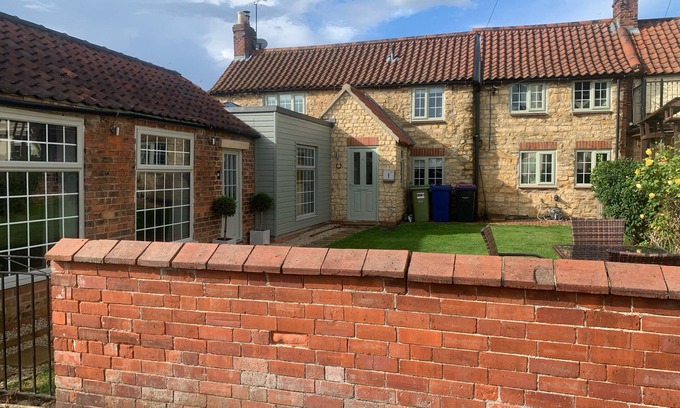 Sturton By Stow Cabaña | FARRIERS COTTAGE, pet friendly, country holiday cottage in Ingham