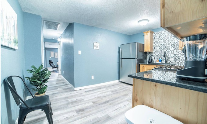 Near East Side Cabaña | Fascinating 2br/1ba Near Festive DT and Riverwalk