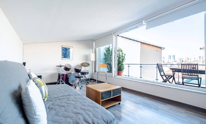 Nisantasi Apartamento | Fascinating Flat near City's Mall with Terrace