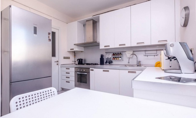 Nisantasi Apartamento | Fascinating Flat near City's Mall with Terrace