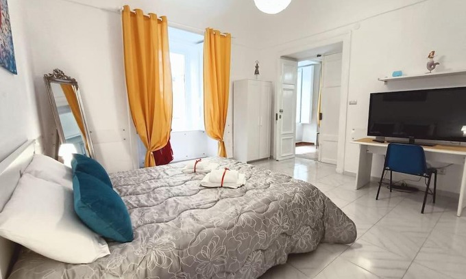 Naples City Centre Apartamento | Fashion Cathedral apARTment, Centro Storico Napoli
