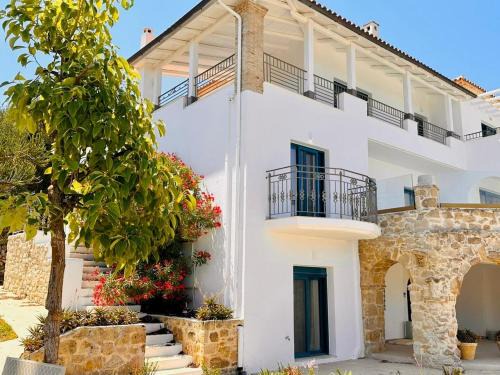 Akrotiri Villa | Fask Villa Zakynthos, Infinity Views & Serenity by Villa Mana Gers
