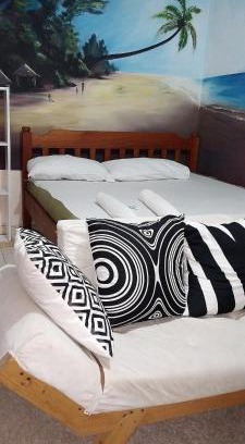 Bamburi Apartamento | Fast internet studio apartment.