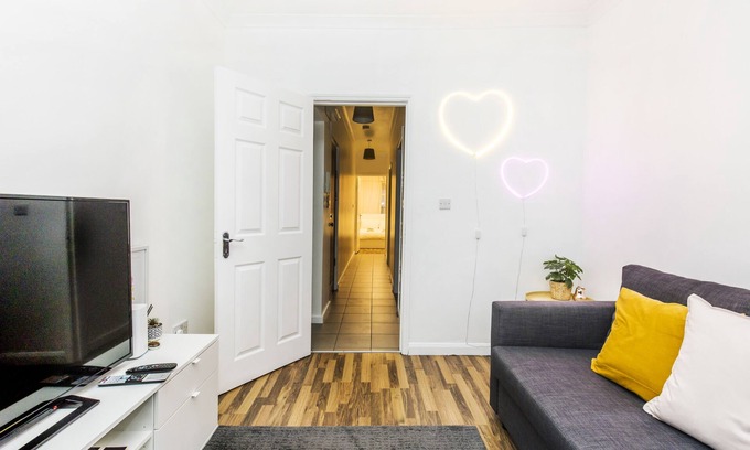 St Luke's Apartamento | Fast Wifi Pet-friendly Sleeps 4