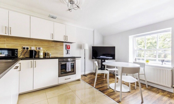 St Luke's Apartamento | Fast Wifi Sleeps 4 Pet-friendly