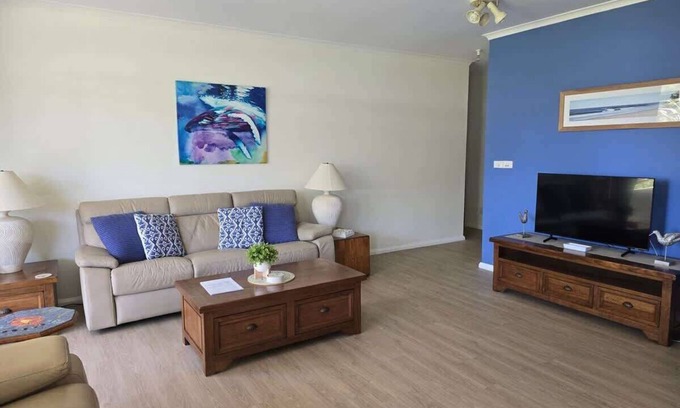 Mollymook Beach Apartamento | Fathoms 1 - Escape to Coastal Bliss