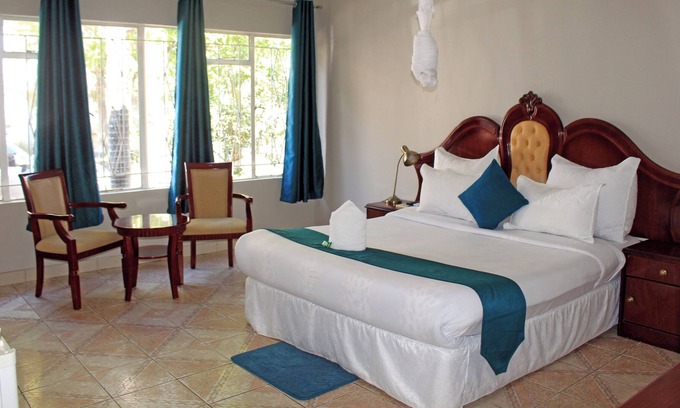 Lusaka Cabina | Fatmols Hotel
