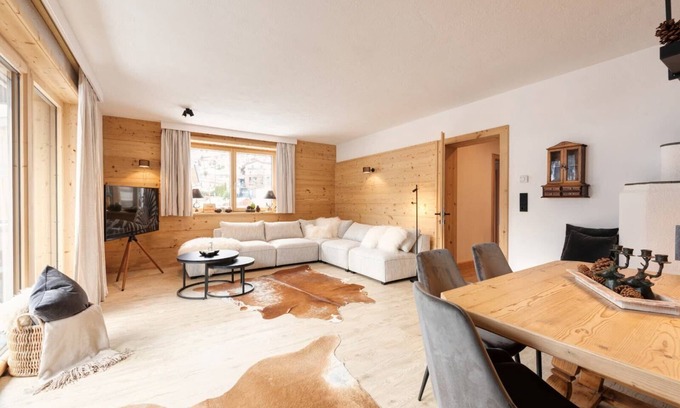 Pettneu am Arlberg Apartamento | ☆ Favorite Stays Deluxe Apartment with Balcony
