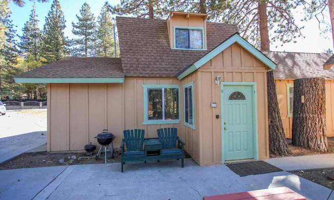 Fawnskin Casa | Fawnskin Lakeside Cabin - Nice cozy duplex with mountain views with a Jet Tub!