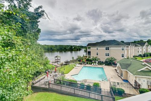 Westover Apartamento | Fayetteville Autumn Escape Lake Views and Home Gym