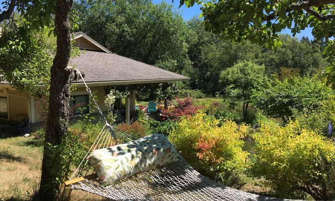 Clinton Otro | FeatherStone Farm Cottage