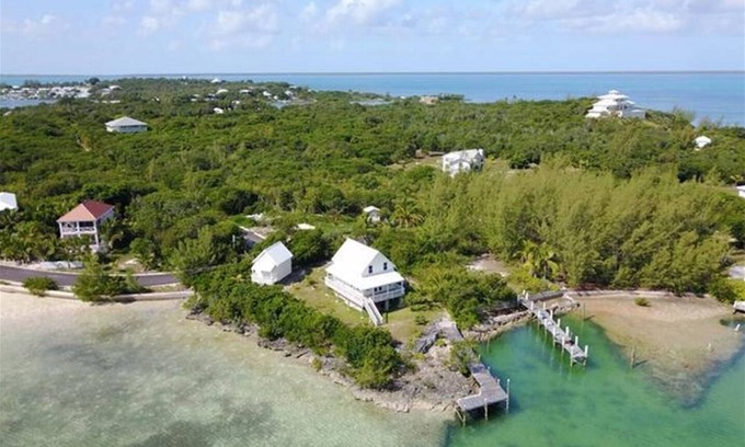 Green Turtle Cay Casa | ¡Presentado en HGTV! Muelle de aguas profundas protegido y playa