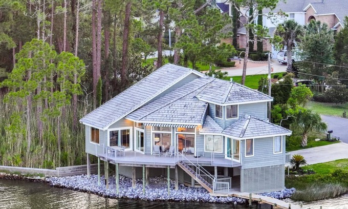 Niceville Casa | Featured on HGTV's "My Lottery Dream Home".15 minute boat ride to Crab Island.