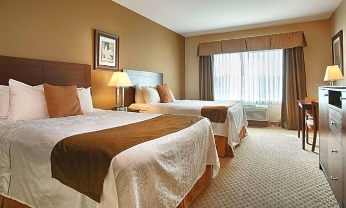 East Las Vegas Apartamento | Featuring an indoor swimming pool and hot tub .