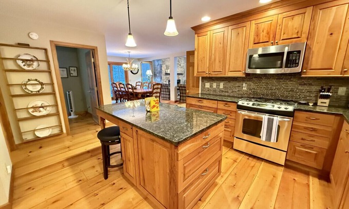 Winhall Casa | Featuring hot tub, pool table and sauna!