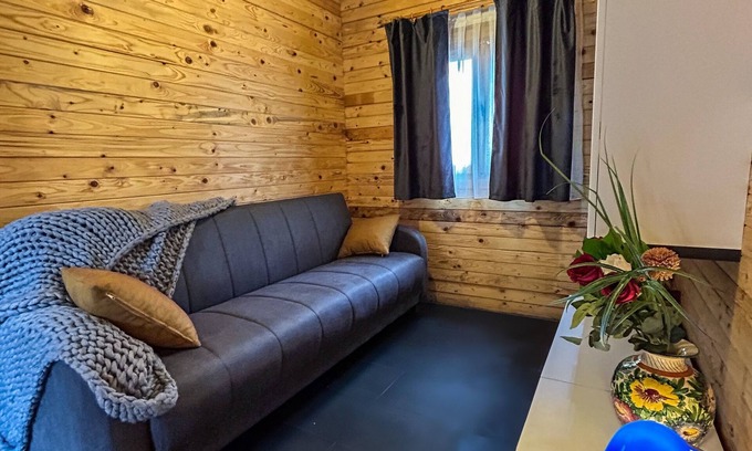 Baile Herculane Cabina | Featuring mountain views, this lodge features a garden, grill, WiFi and parking.