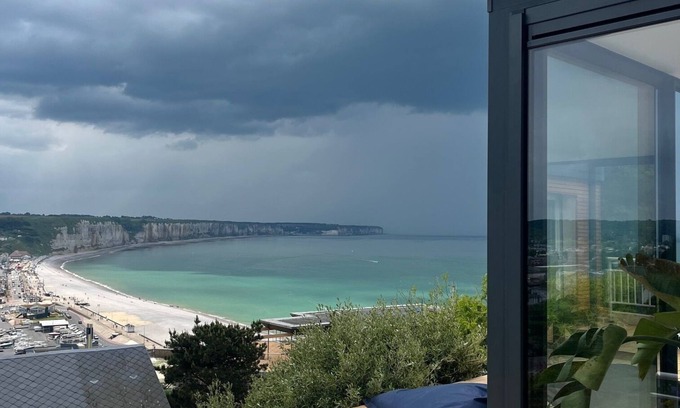 Fecamp Casa | Fécamp: 8-bed villa with breathtaking views of the Etretat cliffs.