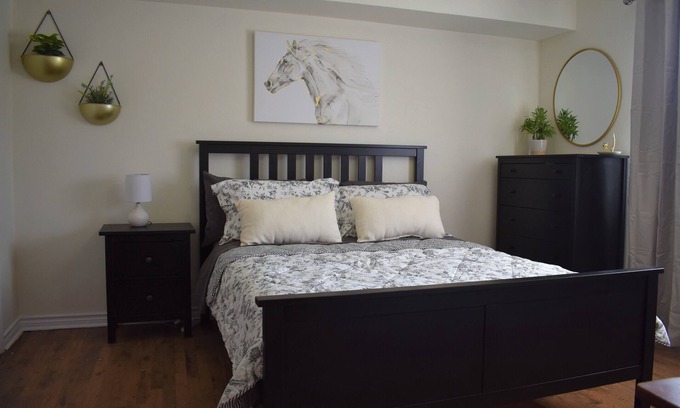 North Dallas Condominio | Feel at Home at this central and spacious 1 bedroom condo