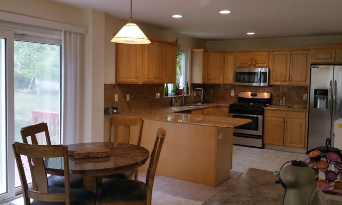 Framingham Casa | Siéntete como en casa en espaciosos 3B-2. 5Ba -Mall / MBTA / Park