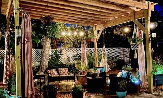 New Braunfels Cabaña | Feel local! A Football Field Stroll to Downtown & the River! Pets encouraged!