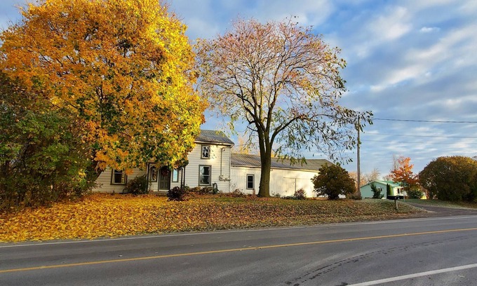Greater Napanee Cabaña | Feel the Country Vibe in this 4-bedroom Farmhouse Inn! Close to Kingston, PEC