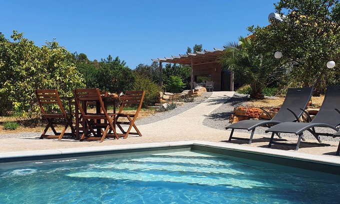 Corte Vidreiro Casa | Feel welcomed at our newly built cottage-Jewel in the River