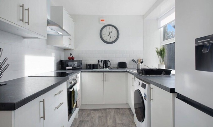 Eastgate Apartamento | Feels like Home in Bishop, with Backyard, Sleeps 3