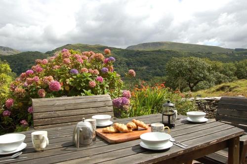 Arthog Casa | Fegla Fawr - Rustic, rural farmhouse near Barmouth