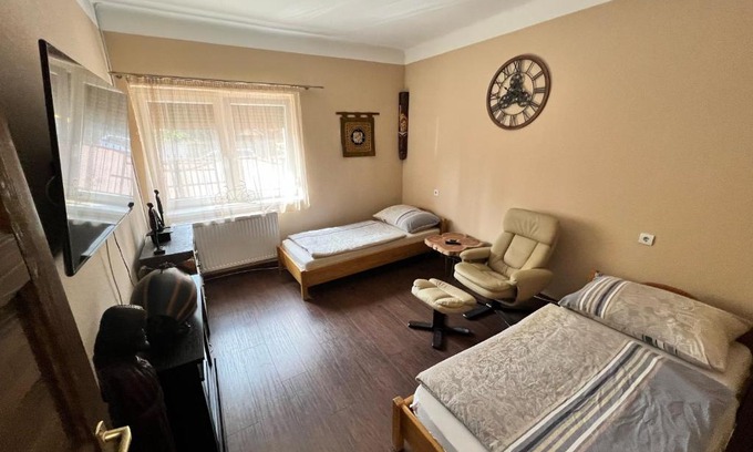 Gyal Apartamento | Fehér galamb apartman