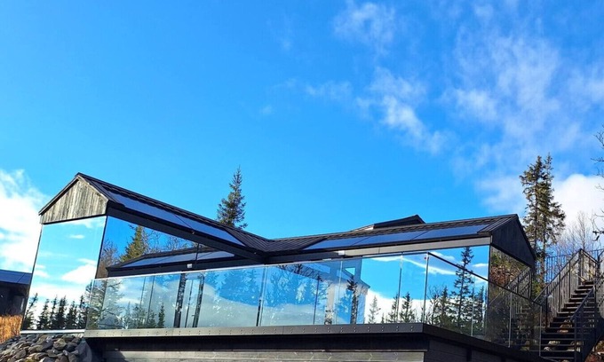 Nord-Aurdal Cabina | Fela Mirror Cabin - Scenic Glass Retreat at 1000 Meters in Valdres