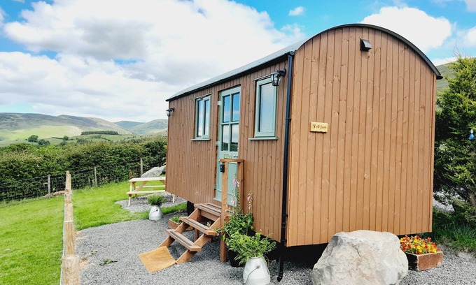 Keswick Cabina | Fell Foot Shepherds hut on traditional Lakeland farm