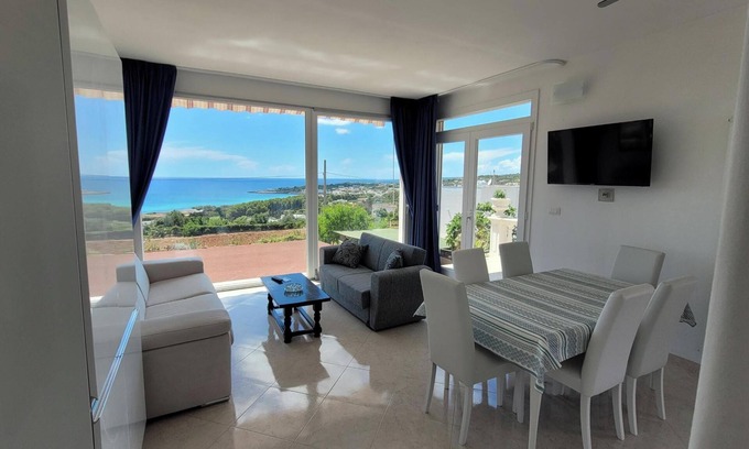 Marina di Felloniche Apartamento | Felloniche Apartment Sea View, Castrignano del Capo, Italy