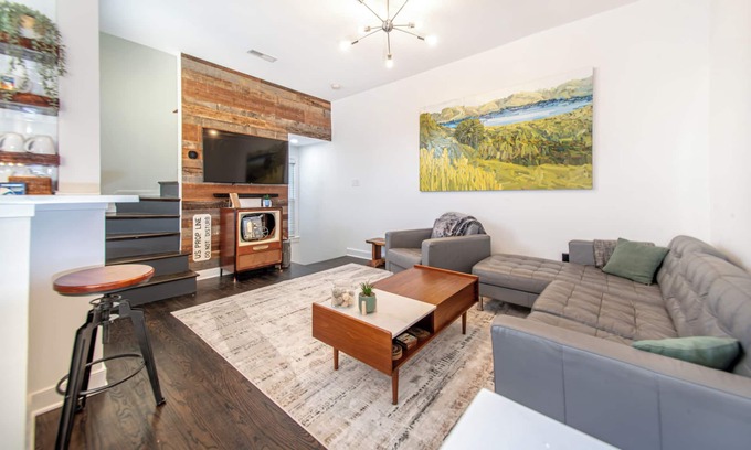 Fells Point Condominio | Fells Point Charm with a View