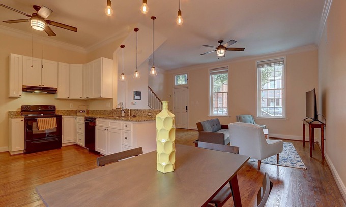 Baltimore Condominio | Fells Point - Close to Attractions