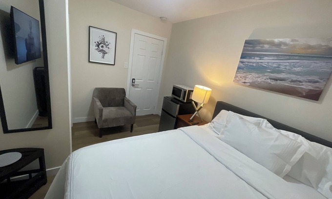 Saskatoon Casa | Femz - cozy room in a shared basement suite