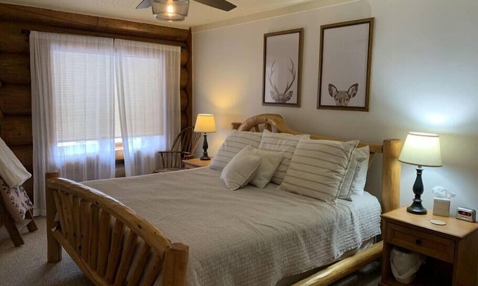 Minocqua Condominio | Fence Lake Condo #10 - Docking, WIFI, Beach