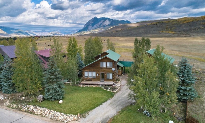 Crested Butte South Casa | Fence line family custom Log home, Paradise Divide Views