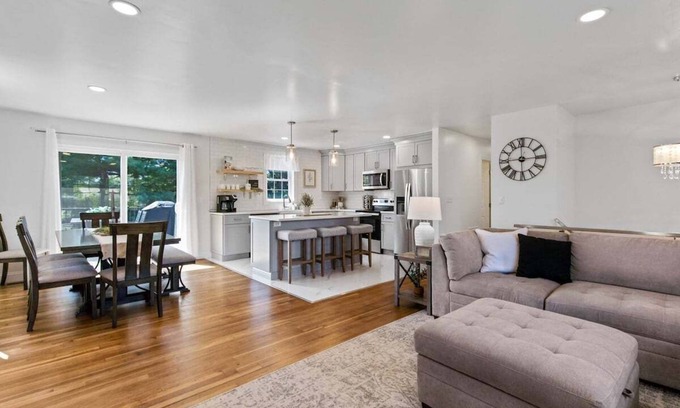 Parkesburg Casa | Fenced In Back Yard - Hot tub - King Bed