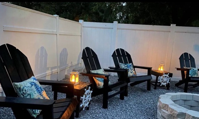 Bloomingdale Casa | Fenced in - Walk to Brandon boat ramp & 25 minutes to Busch Garden theme parks!