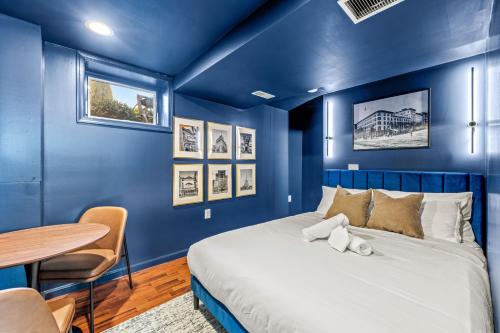 Old Town Alexandria Casa | - Fenced Yard - Crib - BBQ Grill & 4 Tvs Cherry Blossom Luxury Getaway -Floyd's Freedom-