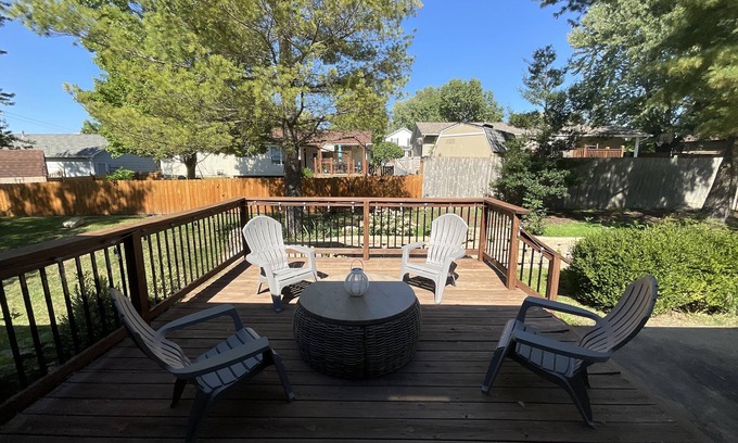 St. Charles Casa | Fenced Yard*Family*Pet Friendly*2 Garage*Professionally Decorated*Open*Bright*
